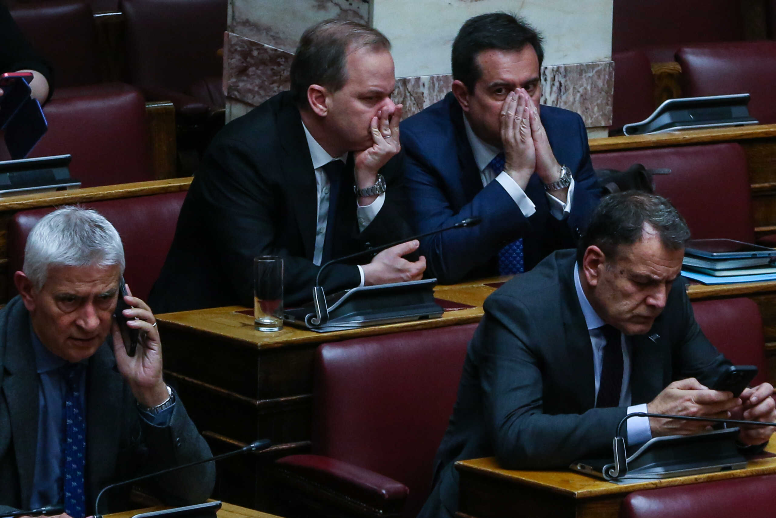 Συζήτηση στην Ολομέλεια της Βουλής της πρότασης δυσπιστίας στην κυβέρνηση που κατέθεσε ο πρόεδρος του ΠΑΣΟΚ-Κινήματος Αλλαγής Νίκος Ανδρουλάκης, με αφορμή το δημοσίευμα του "Βήματος της Κυριακής" για αλλοίωση των διαλόγων του σταθμάρχη της Λάρισας με τους μηχανοδηγούς το βράδυ της 28ης Φεβρουαρίου 2023, όταν και συνέβη η πολύνεκρη σύγκρουση αμαξοστοιχιών στα Τέμπη, Τρίτη 26 Μαρτίου 2024. Την πρόταση δυσπιστίας του ΠΑΣΟΚ-Κινήματος Αλλαγής στηρίζουν ΣΥΡΙΖΑ-Προοδευτική Συμμαχία, ΚΚΕ, Νέα Αριστερά, Ελληνική Λύση και Πλεύση Ελευθερίας.