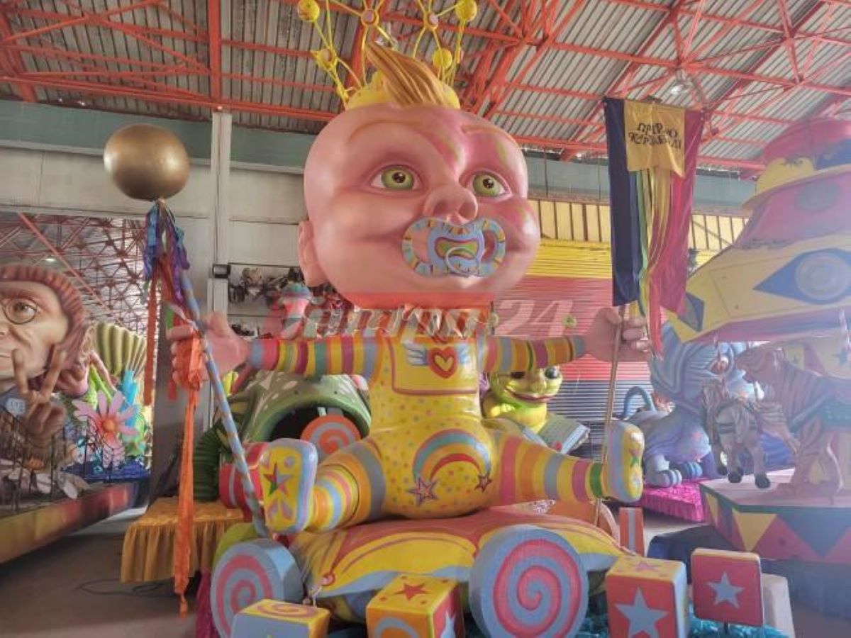 Πατρινό καρναβάλι 2024: Εντυπωσιακά άρματα έτοιμα για τη φαντασμαγορική παρέλαση 