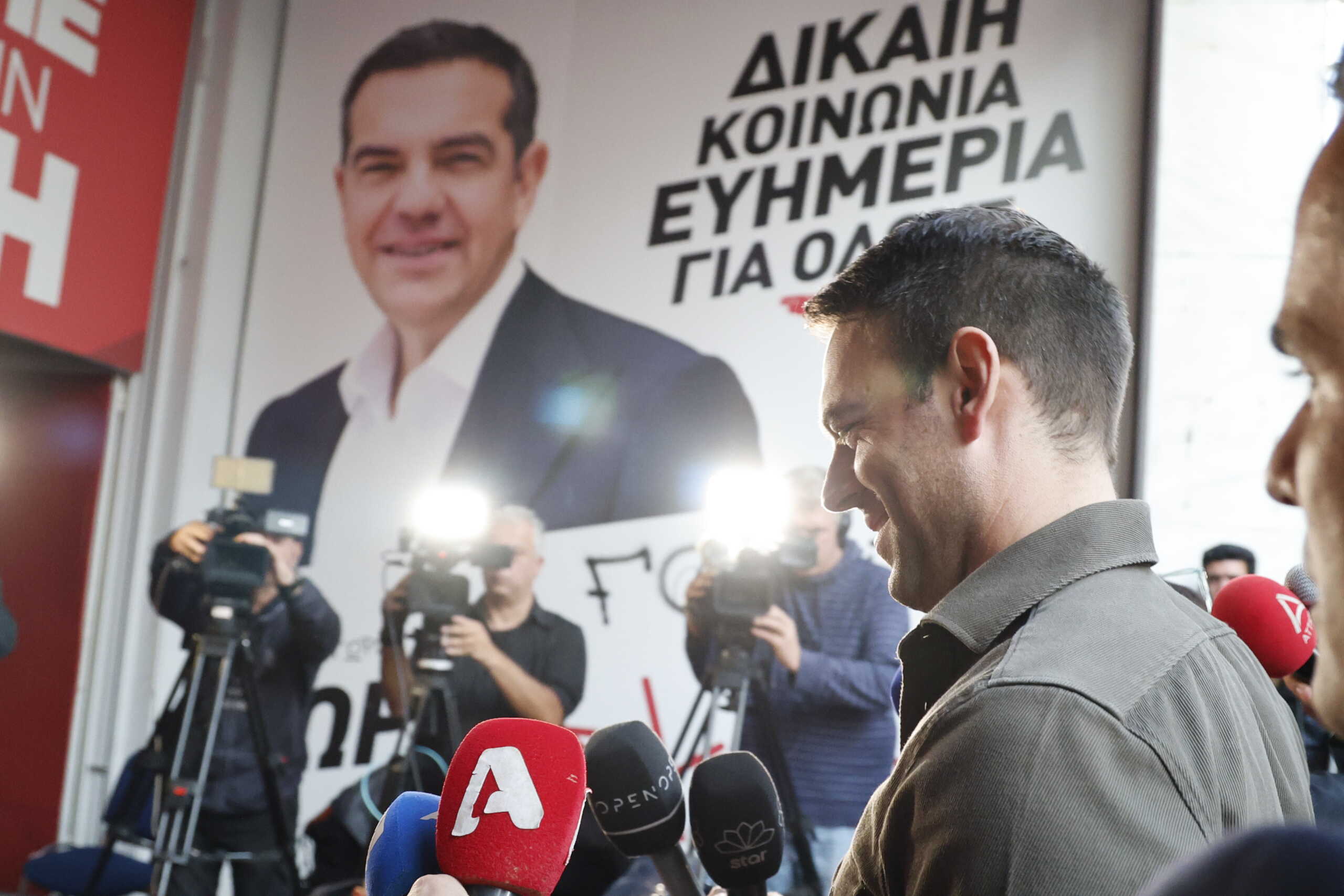 Συνεδρίαση της Πολιτικής Γραμματείας του ΣΥΡΙΖΑ - Προοδευτική Συμμαχία, Πέμπτη 23 Νοεμβρίου 2023. Στο επίκεντρο της συνεδρίασης ο προγραμματισμός του κόμματος και της Κ.Ο. για την επόμενη περίοδο, καθώς επίσης και η πρόταση του προέδρου του κόμματος Στέφανου Κασσελάκη, για τη συγκρότηση άτυπου πολιτικού κέντρου. 
(ΓΙΩΡΓΟΣ ΚΟΝΤΑΡΙΝΗΣ