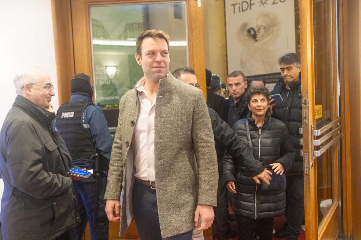 Ο πρόεδρος του ΣΥΡΙΖΑ - Προοδευτική Συμμαχία Στέφανος Κασσελάκης στην προβολή του ντοκιμαντέρ Unclickable σε σκηνοθεσία Μπάμπη Μακρίδη, στα πλαίσια του Διεθνούς Φεστιβάλ Ντοκιμαντέρ Θεσσαλονίκης στο Ολύμπιον, Κυριακή 10 Μαρτίου 2024. 
(ΒΑΣΙΛΗΣ ΒΕΡΒΕΡΙΔΗΣ