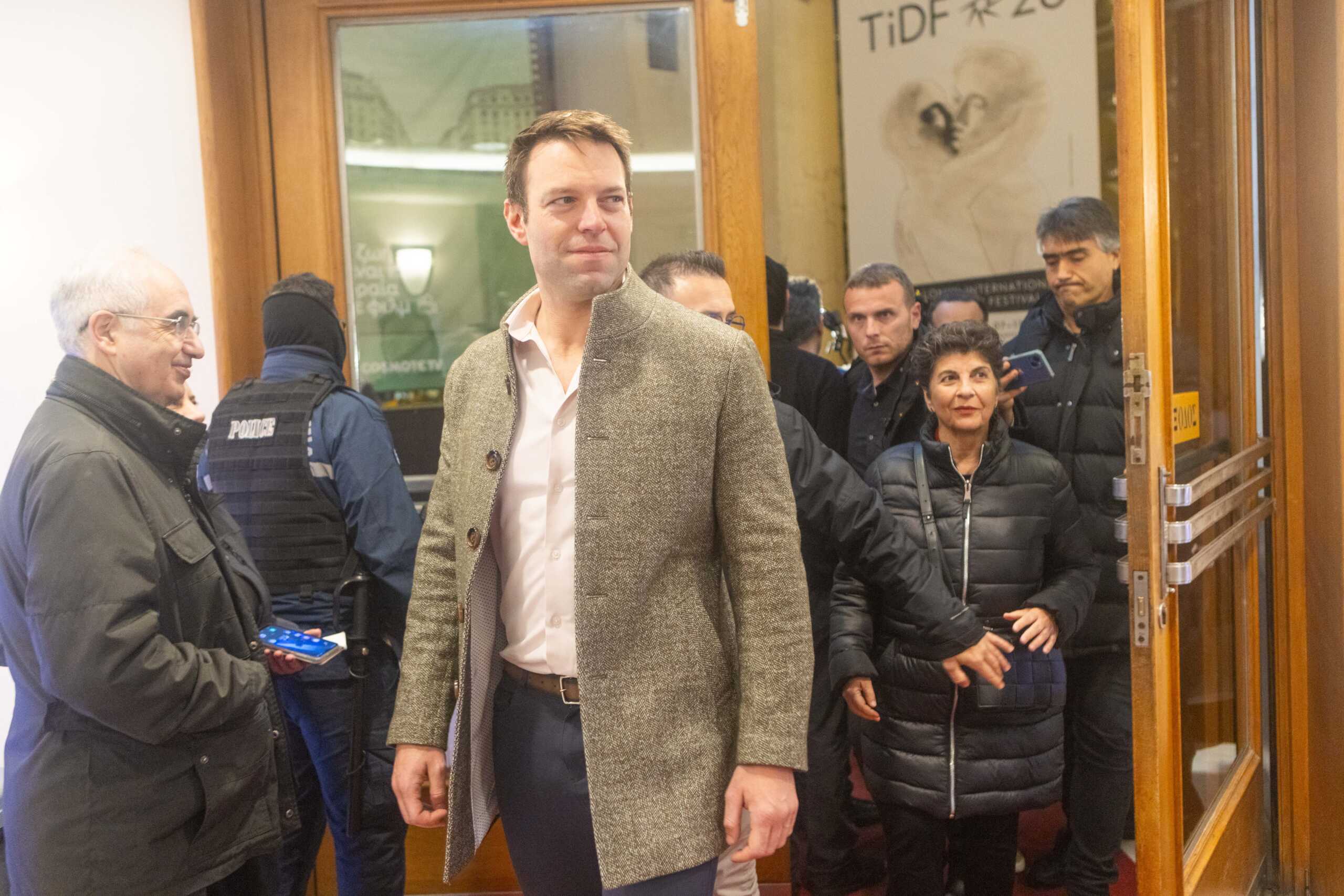 Ο πρόεδρος του ΣΥΡΙΖΑ - Προοδευτική Συμμαχία Στέφανος Κασσελάκης στην προβολή του ντοκιμαντέρ Unclickable σε σκηνοθεσία Μπάμπη Μακρίδη, στα πλαίσια του Διεθνούς Φεστιβάλ Ντοκιμαντέρ Θεσσαλονίκης στο Ολύμπιον, Κυριακή 10 Μαρτίου 2024. 
(ΒΑΣΙΛΗΣ ΒΕΡΒΕΡΙΔΗΣ