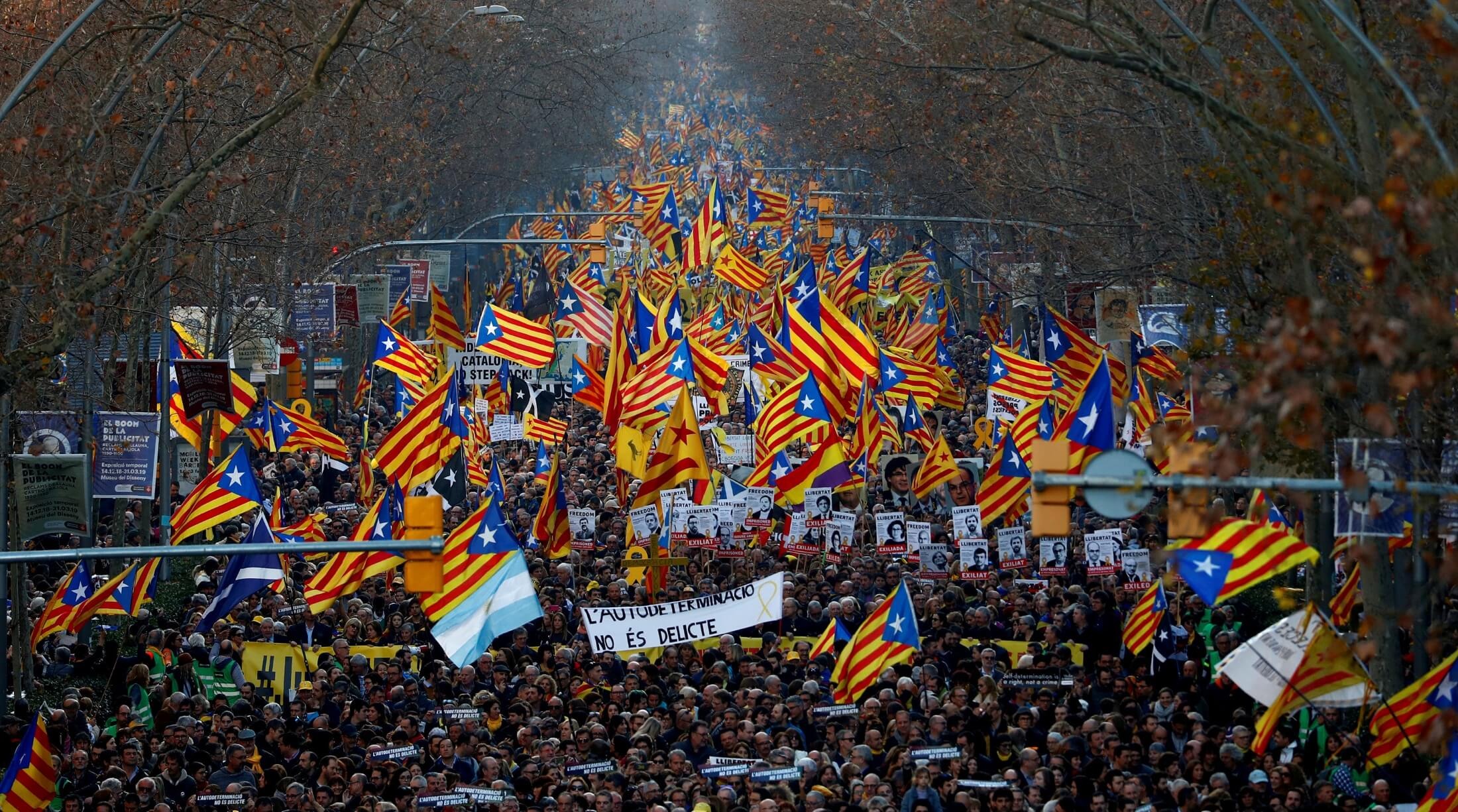 Ισπανία: Η κυβέρνηση ζητά από το Συνταγματικό Δικαστήριο να μπλοκάρει τη συζήτηση στην Καταλονία για ανεξαρτησία