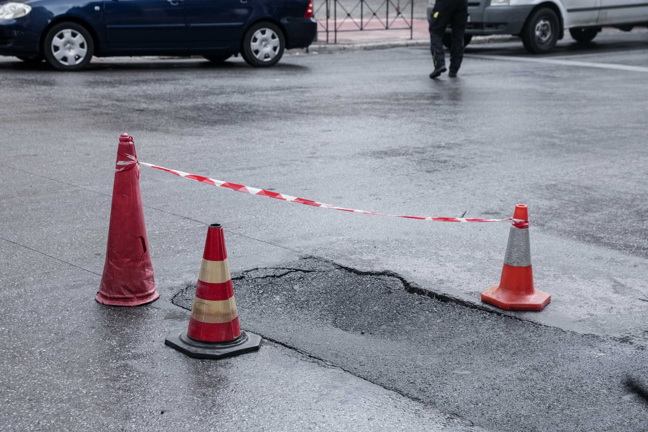ΚΑΘΙΖΗΣΗ ΤΟΥ ΟΔΟΣΤΡΩΜΑΤΟΣ ΣΤΗΝ ΠΕΙΡΑΙΩΣ ΣΤΗ ΔΙΑΣΤΑΥΡΩΣΗ ΜΕ ΜΥΛΛΕΡΟΥ.  Τετάρτη 24 Αυγούστου 2022 (ΣΩΤΗΡΗΣ ΔΗΜΗΤΡΟΠΟΥΛΟΣ