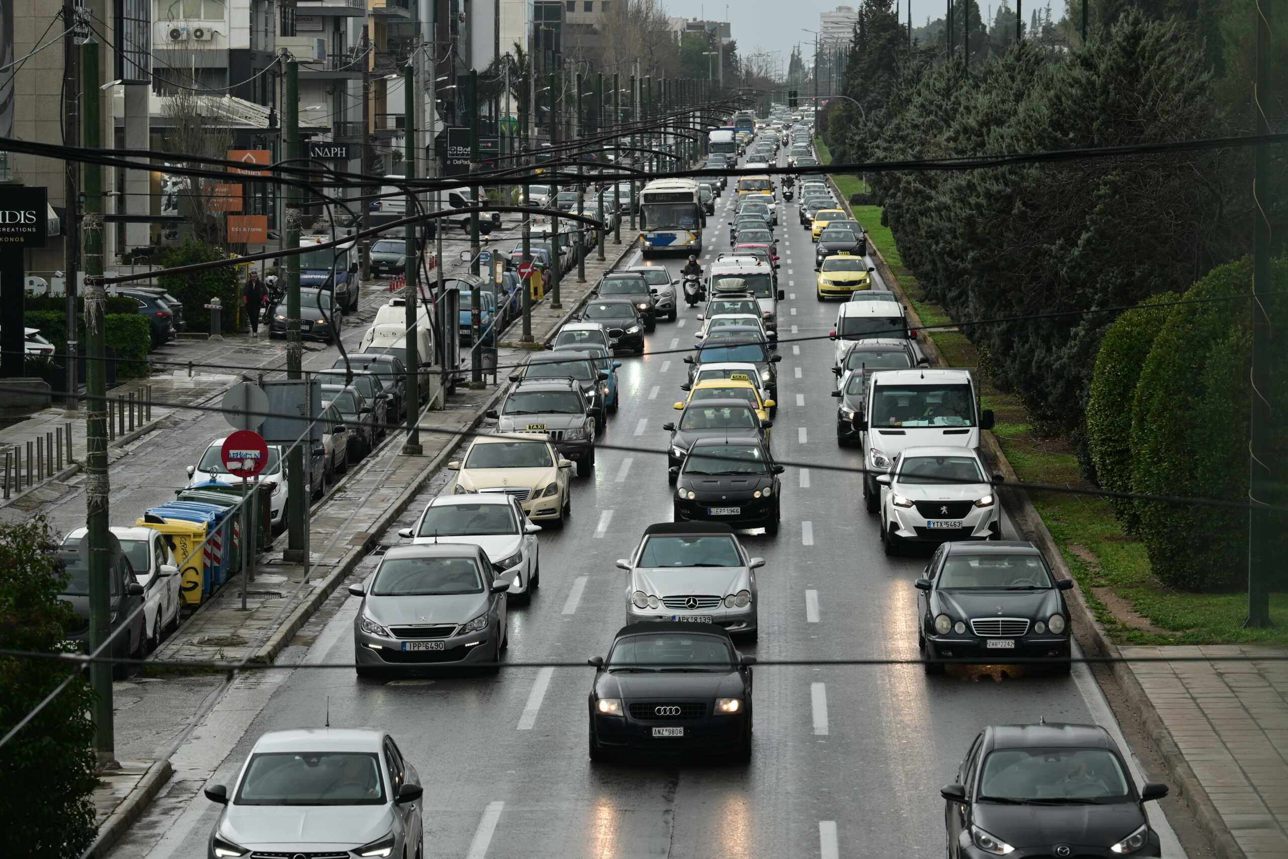 Αυξημένη κίνηση στους κεντρικούς δρόμους της Αθήνας, Παρασκευή 1 Μαρτίου 2024. 
(ΤΑΤΙΑΝΑ ΜΠΟΛΑΡΗ