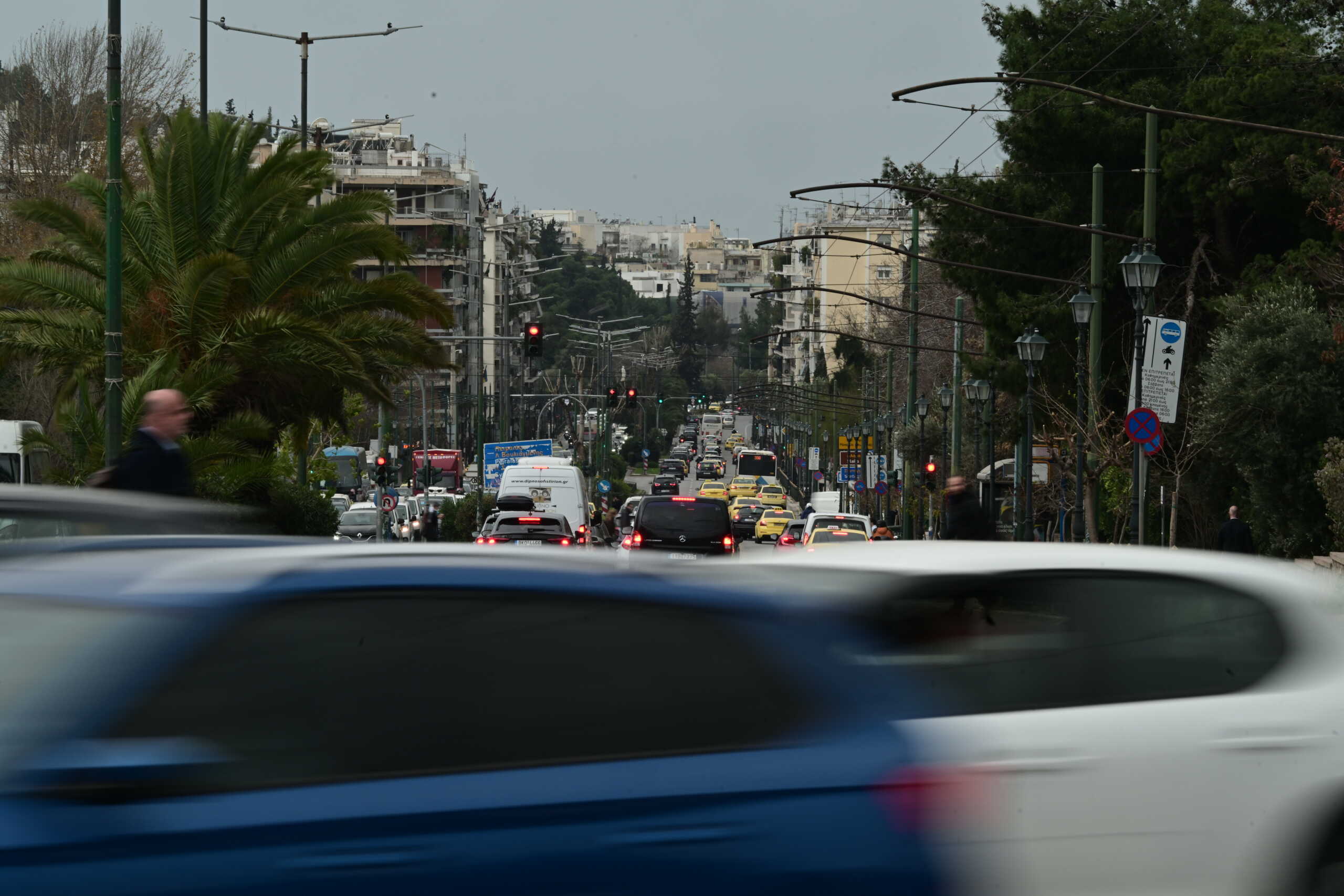 Αυξημένη κίνηση στους κεντρικούς δρόμους της Αθήνας, Παρασκευή 1 Μαρτίου 2024. 
(ΤΑΤΙΑΝΑ ΜΠΟΛΑΡΗ