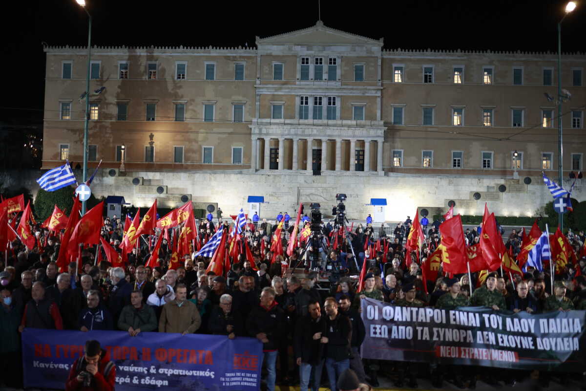 Συλλαλητήριο από την Κομματική Οργάνωση Αττικής του ΚΚΕ στο Σύνταγμα, με σύνθημα "Καμία στρατιωτική αποστολή εκτός συνόρων! Να σταματήσει η συμμετοχή της χώρας στους πολέμους των ΗΠΑ - ΝΑΤΟ - ΕΕ. Η ελπίδα στην πάλη του λαού!" με ομιλητή τον  γγ της ΚΕ του ΚΚΕ, Δημήτρη Κουτσούμπα, Δευτέρα 11 Μαρτίου 2024. 
(ΓΙΩΡΓΟΣ ΚΟΝΤΑΡΙΝΗΣ