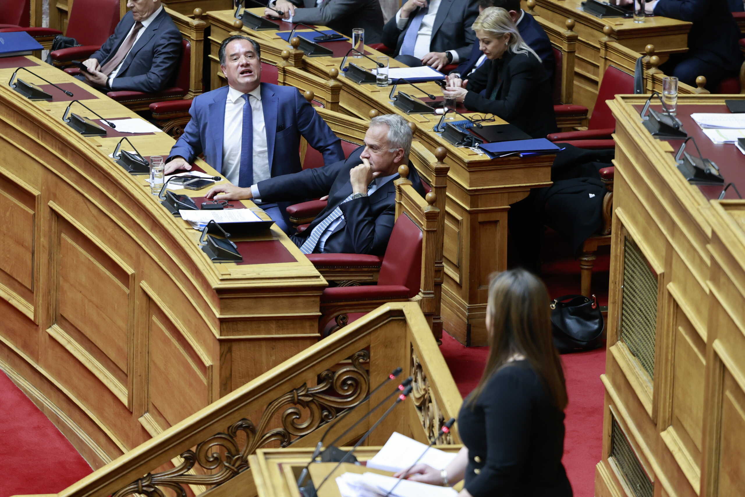 Δεύτερη ημέρα της συζήτησης στην Ολομέλεια της Βουλής της πρότασης δυσπιστίας στην κυβέρνηση που κατέθεσε ο πρόεδρος του ΠΑΣΟΚ-Κινήματος Αλλαγής Νίκος Ανδρουλάκης, με αφορμή το δημοσίευμα του "Βήματος της Κυριακής" για αλλοίωση των διαλόγων του σταθμάρχη της Λάρισας με τους μηχανοδηγούς το βράδυ της 28ης Φεβρουαρίου 2023, όταν και συνέβη η πολύνεκρη σύγκρουση αμαξοστοιχιών στα Τέμπη, Τετάρτη 27 Μαρτίου 2024. Την πρόταση δυσπιστίας του ΠΑΣΟΚ-Κινήματος Αλλαγής στηρίζουν ΣΥΡΙΖΑ-Προοδευτική Συμμαχία, ΚΚΕ, Νέα Αριστερά, Ελληνική Λύση και Πλεύση Ελευθερίας.  
(ΓΙΩΡΓΟΣ ΚΟΝΤΑΡΙΝΗΣ