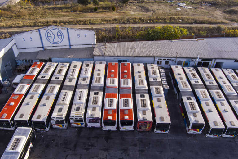 Σταϊκούρας: «Αλλάζει πρόσωπο» ο ΟΑΣΘ – Αύριο φτάνουν στη Θεσσαλονίκη τα 110 ηλεκτρικά λεωφορεία