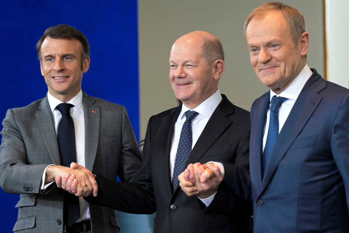 German Chancellor Olaf Scholz, French President Emmanuel Macron and Polish Prime Minister Donald Tusk shake hands after a press statement ahead of their trilateral meeting of the consultation forum 'Weimar Triangle', at the Chancellery in Berlin, Germany March 15, 2024. REUTERS