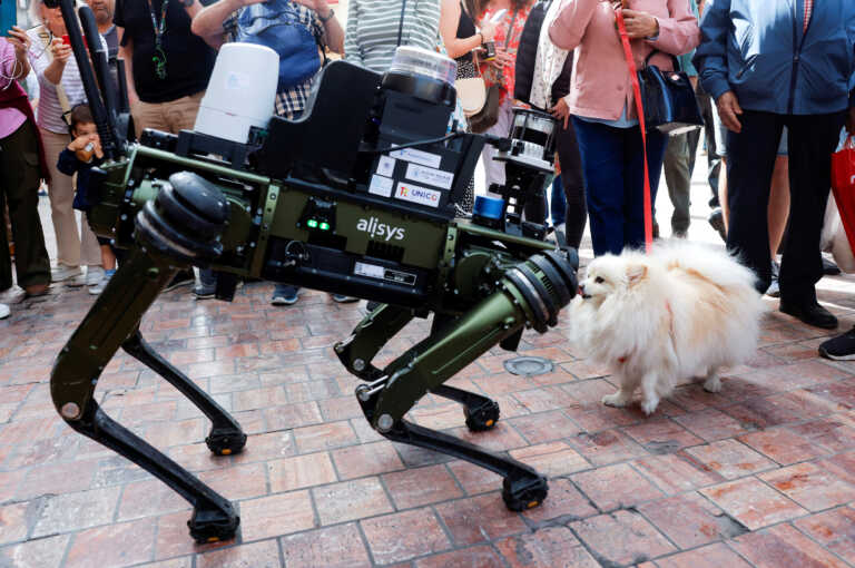 Σκύλος ρομπότ περιπολεί στους δρόμους της Μάλαγα και εντοπίζει τροχαίες παραβάσεις