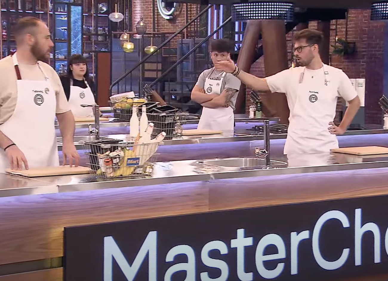 MasterChef 2024 – Βαριές κουβέντες με κρυμμένα σκονάκια και συνταγές: «Θα έπρεπε να ντρέπεσαι που είσαι μάγειρας»