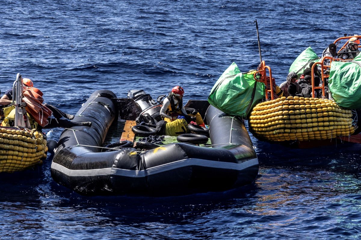 Ισπανία: Συνελήφθησαν τρία άτομα που πέταξαν μετανάστες στη θάλασσα, πέντε πνίγηκαν