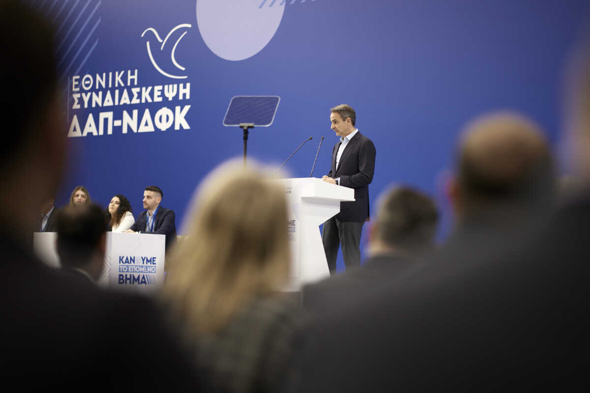 Ο Πρωθυπουργός και Πρόεδρος της Νέας Δημοκρατίας Κυριάκος Μητσοτάκης στην εναρκτήρια συνεδρίαση της Εθνικής Συνδιάσκεψης της ΔΑΠ-ΝΔΦΚ, στο κλειστό γυμναστήριο "Μιχάλης Μουρούτσος" στη Δάφνη.  Παρασκευή 1 Μαρτίου 2024. (ΔΗΜΗΤΡΗΣ ΠΑΠΑΜΗΤΣΟΣ