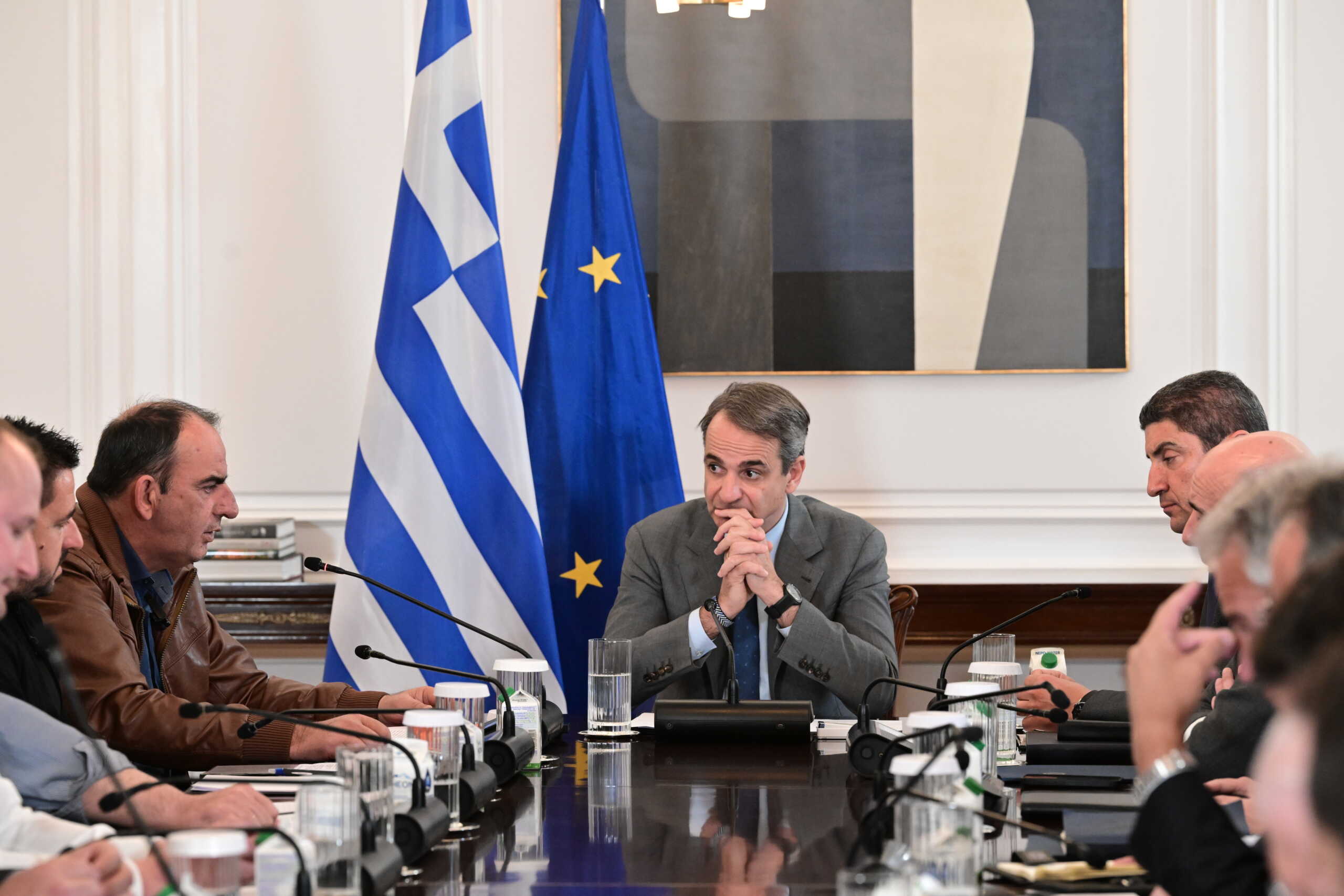Συνάντηση του Πρωθυπουργού Κυριάκου Μητσοτάκη με τους εκπροσώπους των αγροτικών φορέων της Θεσσαλίας, στο Μέγαρο Μαξίμου, Δευτέρα 11 Μαρτίου 2024. 
(ΤΑΤΙΑΝΑ ΜΠΟΛΑΡΗ