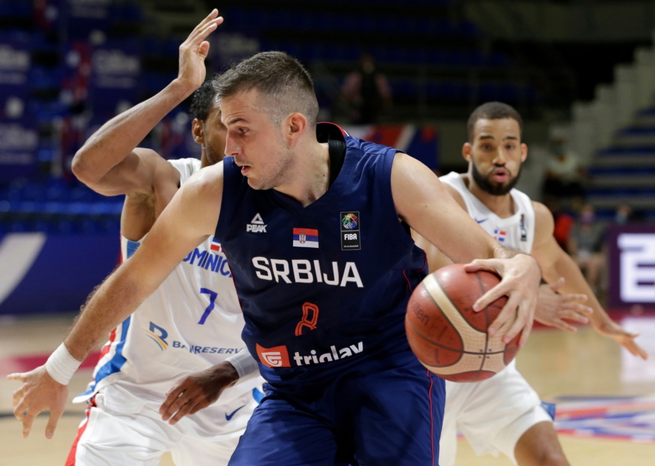 epa09312077 Serbia's Nemanja Bjelica (R) in action against Dominican Republic's Sadiel Rojas (L) during the Men’s Olympic Qualifying Tournament game between Dominican Republic and Serbia in Belgrade, Serbia, 29 June 2021.  EPA