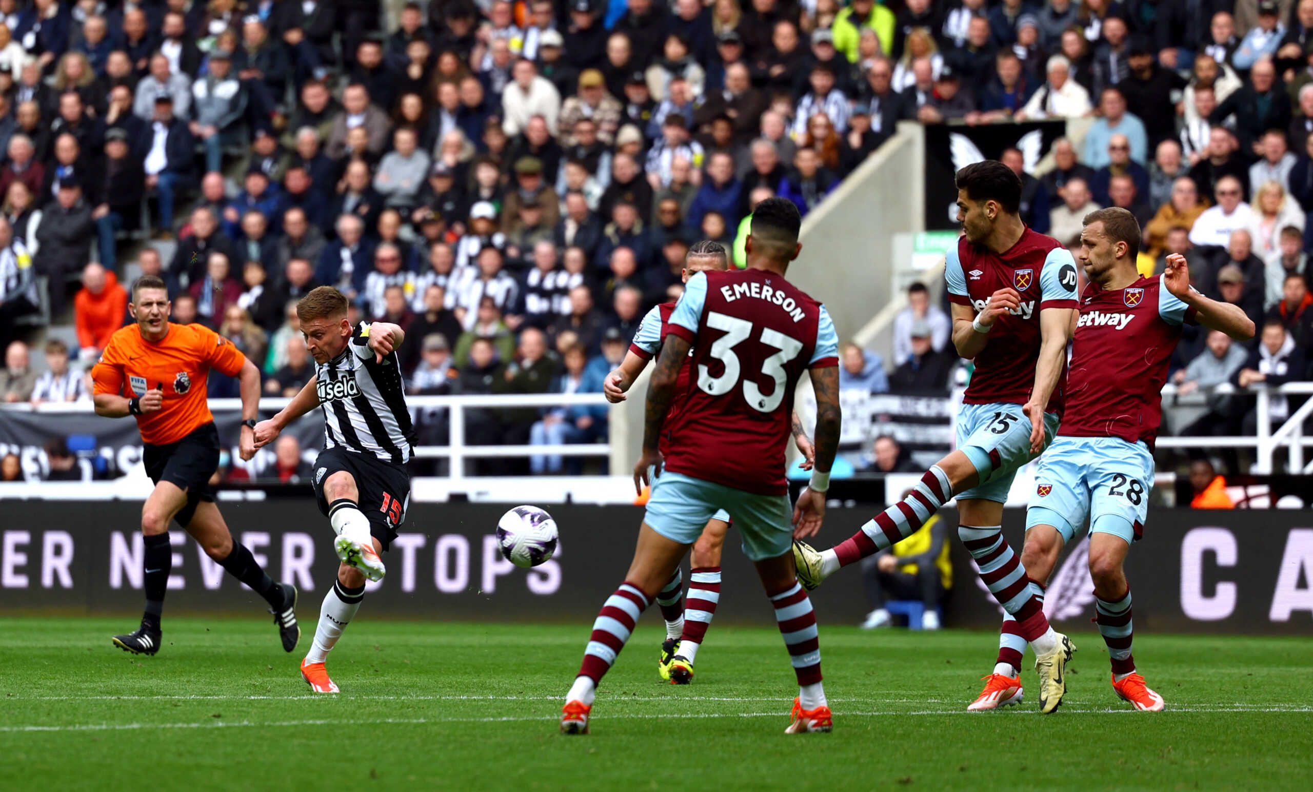 Soccer Football - Premier League - Newcastle United v West Ham United - St James' Park, Newcastle, Britain - March 30, 2024 Newcastle United's Harvey Barnes scores their fourth goal Action Images via Reuters