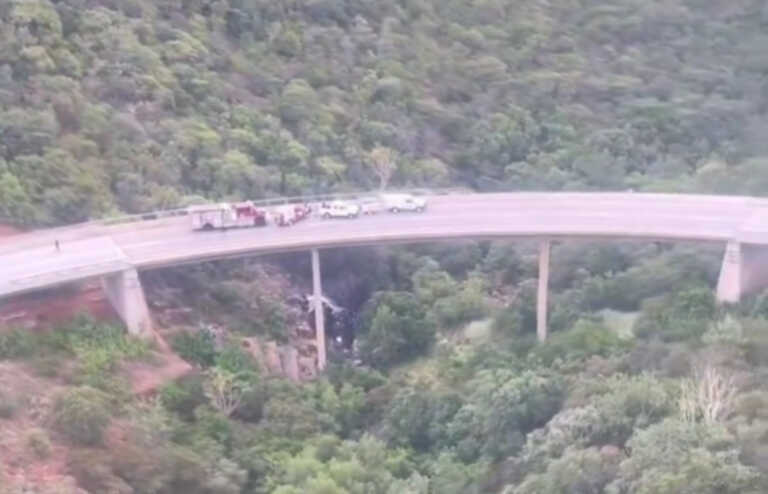 Λεωφορείο στην Νότια Αφρική έπεσε από γέφυρα - Τουλάχιστον 45 νεκροί