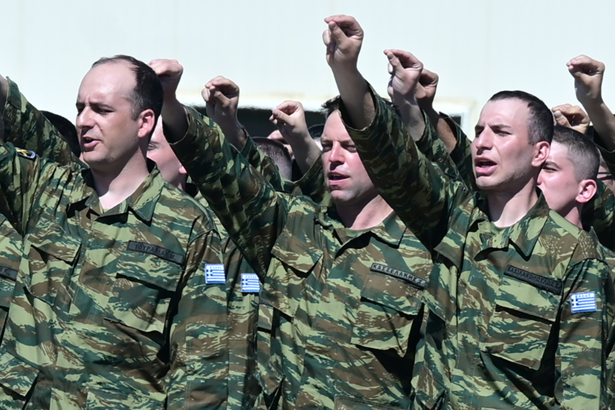 Ορκωμοσία του προέδρου του ΣΥΡΙΖΑ - Προοδευτική Συμμαχία Στέφανου Κασσελάκη στο Κέντρο Εκπαίδευσης Πυροβολικού στην Θήβα, Παρασκευή 29 Μαρτίου 2024. Ο Στέφανος Κασσελάκης παρουσιάστηκε στο στρατό στις 15 Μαρτίου, προκειμένου να εκπληρώσει την σύντομη στρατιωτική του θητεία ως ομογενής. Η θητεία του είχε διάρκεια 20 μέρες.
(ΤΑΤΙΑΝΑ ΜΠΟΛΑΡΗ