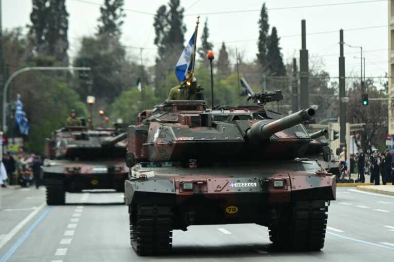 Εντυπωσιακές εικόνες από την στρατιωτική παρέλαση της 25ης Μαρτίου