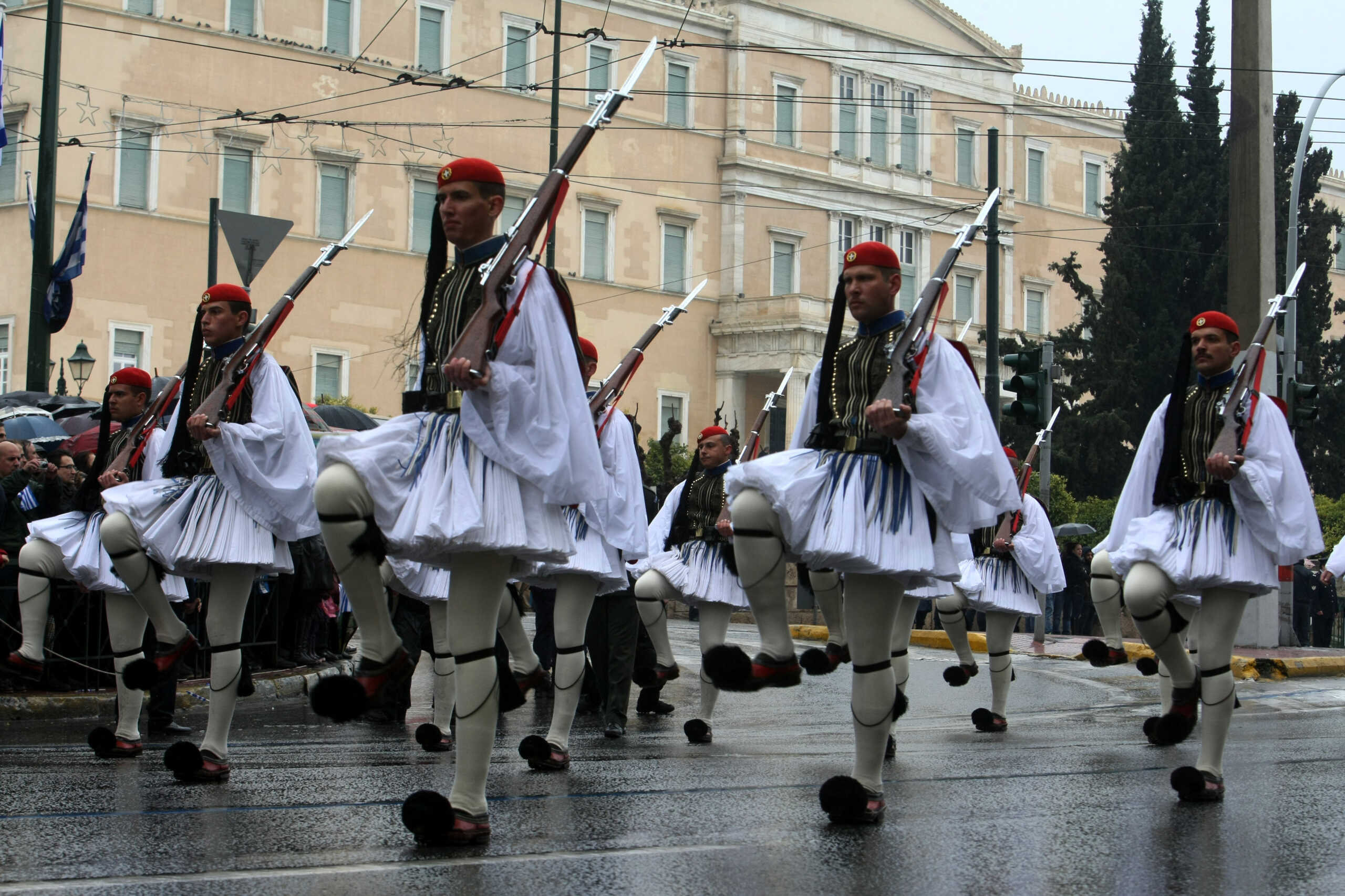 Καιρός 25ης Μαρτίου: Βροχές, ισχυροί άνεμοι και 23άρια – Λίγα χιόνια στα ορεινά της Βόρειας Ελλάδας