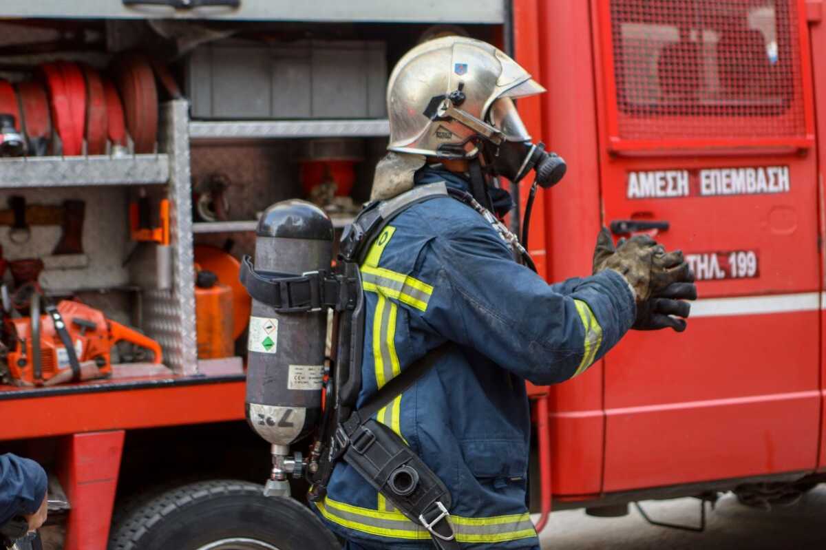 Πάτρα: Μεγάλη κινητοποίηση για φωτιά σε διαμέρισμα – Τρία άτομα στο νοσοκομείο 