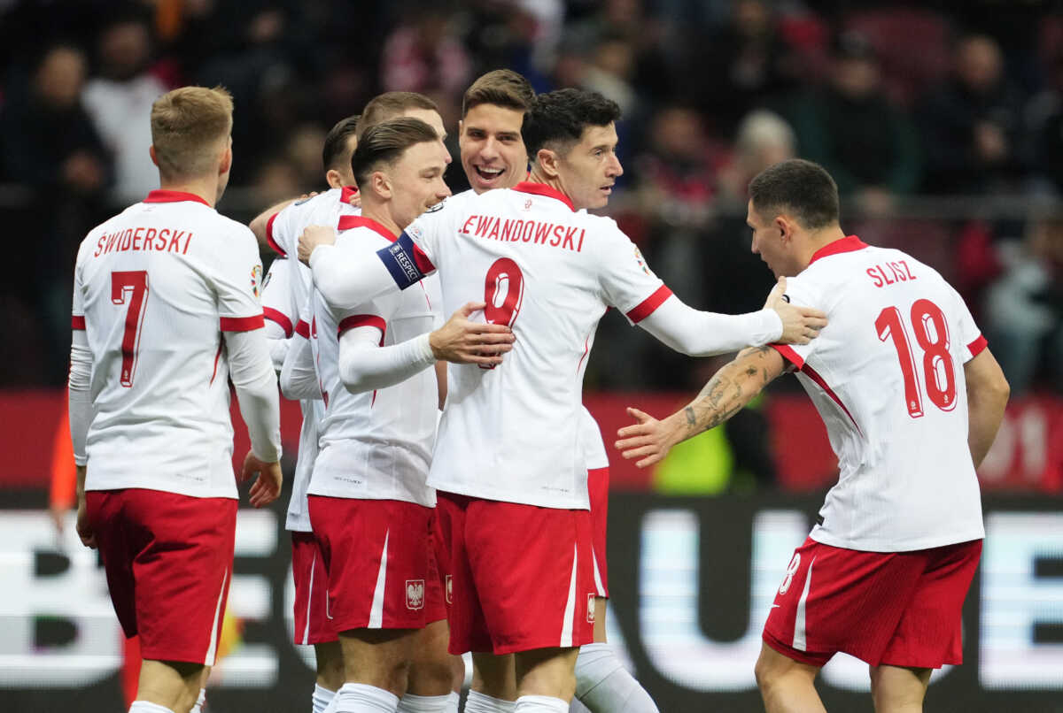 Soccer Football - Euro 2024 Qualifier - Play-Off - Poland v Estonia - National Stadium Warsaw, Warsaw, Poland - March 21, 2024 Poland's Piotr Zielinski celebrates scoring their second goal with teammates REUTERS
