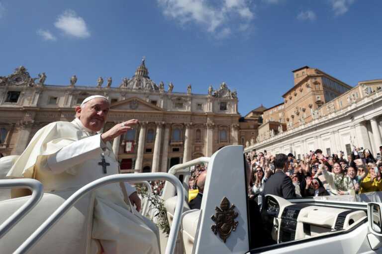 Ο πάπας Φραγκίσκος προσευχήθηκε υπέρ των θυμάτων της «άνανδρης τρομοκρατικής επίθεσης στη Μόσχα»