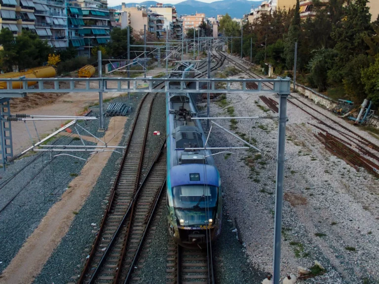 Η ανακοίνωση της Hellenic Train για τον Προαστιακό που έβγαζε καπνούς - «Δεν υπήρξε θέμα ασφαλείας για τους επιβάτες»