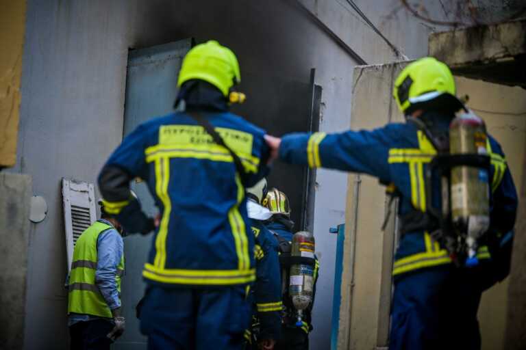 Φωτιά έξω από τη Χαλάστρα, επιχειρούν 18 πυροσβέστες