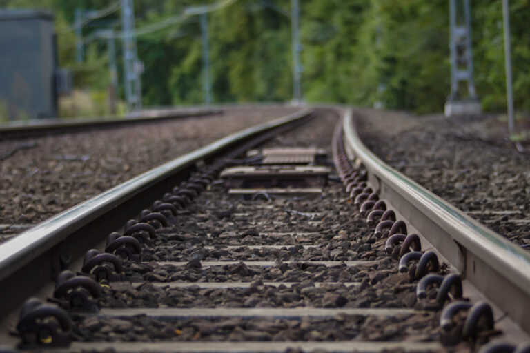 Σιδηροδρομικό έργο Ρίο – Νέος Λιμένας Πατρών: «Αγώνας δρόμου» για χρηματοδότηση 477 εκατ. ευρώ