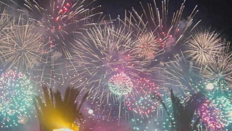 Υπερθέαμα πυροτεχνημάτων στο καρναβάλι του Ρεθύμνου - Μαγικές εικόνες στην τελετή λήξης