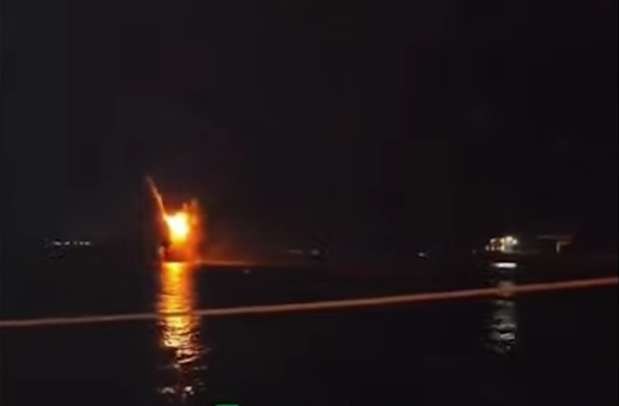 Βίντεο ντοκουμέντο από την επίθεση ουκρανικών drones στο ρωσικό πλοίο Sergey Kotov στην Κριμαία