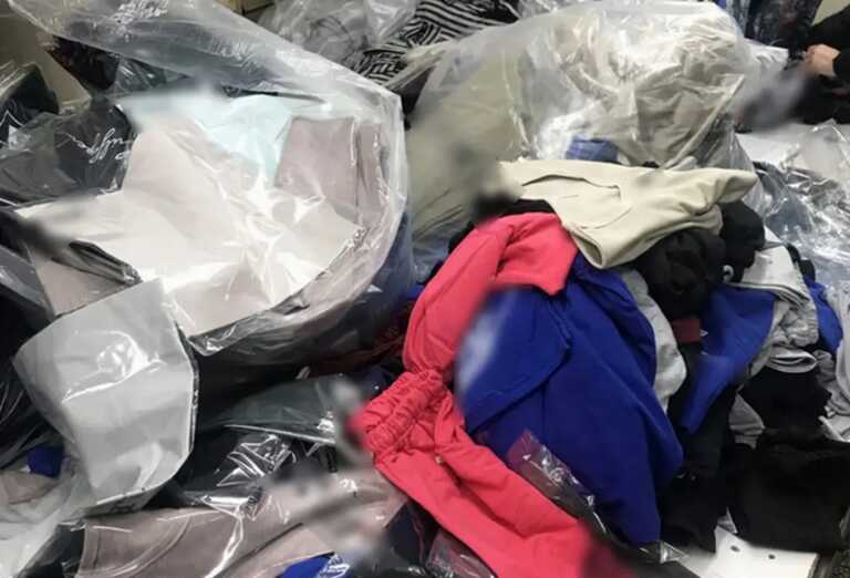 Αυτά είναι τα «μαϊμού» ρούχα που βρέθηκαν σε αποθήκη καταστήματος στη Θεσσσαλονίκη - Δύο συλλήψεις