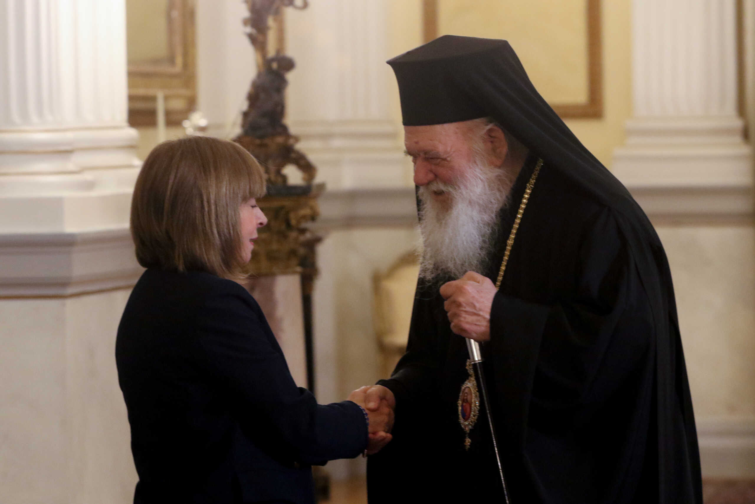 Σπάει παράδοση ετών η εκκλησία την Κυριακή της Ορθοδοξίας – Συμβολική «πόρτα» ακόμα και στην Πρόεδρο της Δημοκρατίας