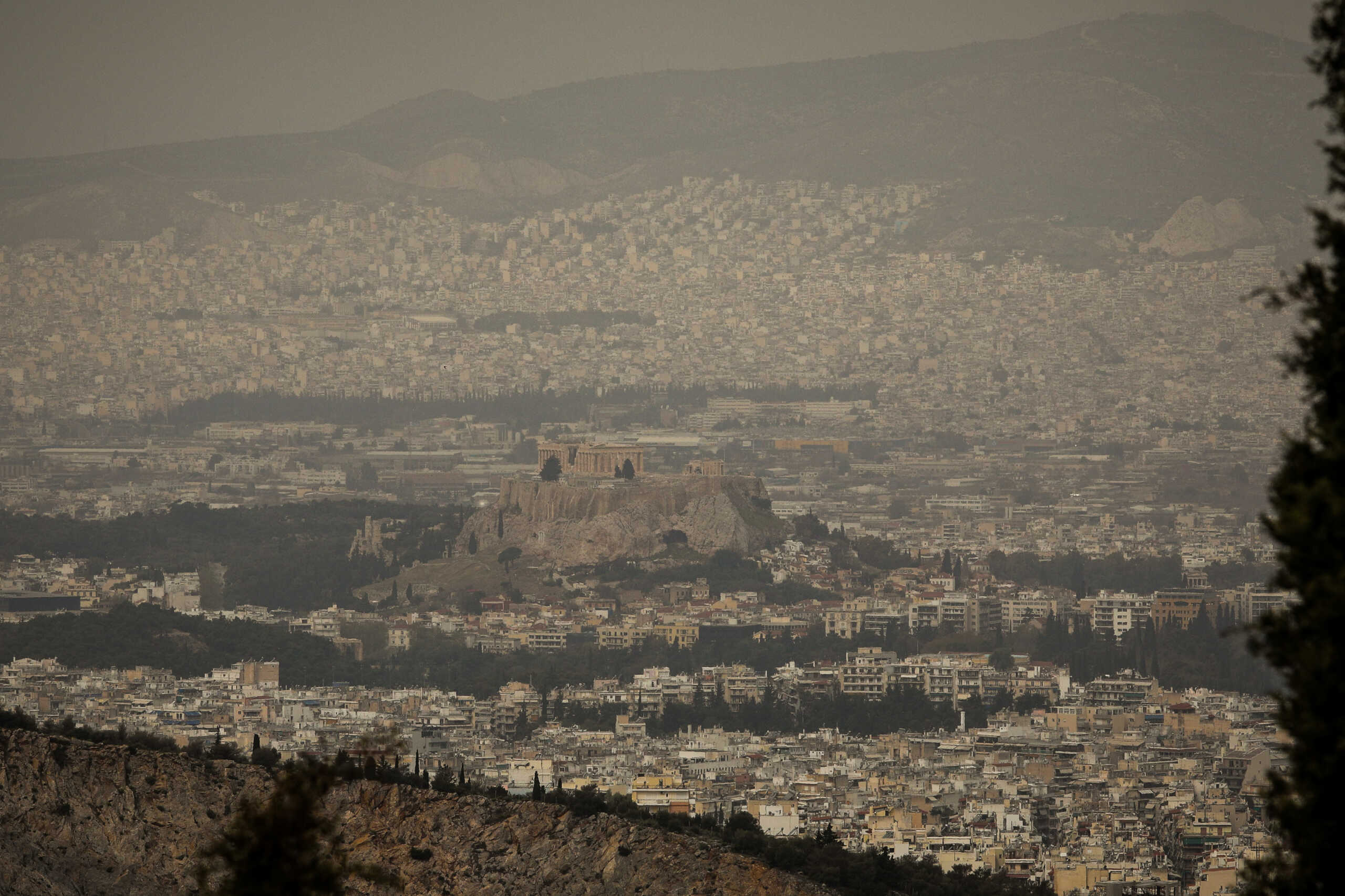 Καιρός: Η πιο ζεστή Άνοιξη των τελευταίων 14 ετών, με 32 βαθμούς στην Κρήτη και αφρικανική σκόνη