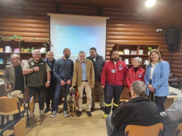 Τους σκύλους διάσωσης και τους συνοδούς τους τίμησε η Διοικούσα Επιτροπή της ΝΔ στη Θεσσαλονίκη