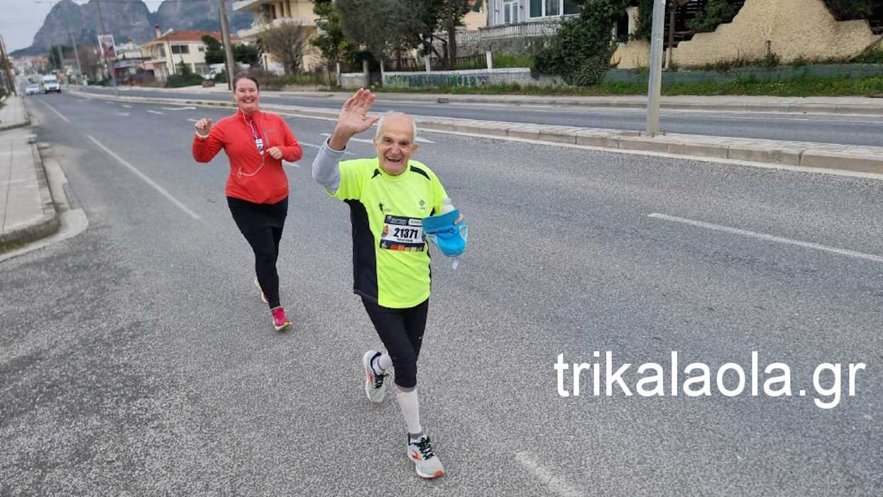 Ημιμαραθώνιος 2024: 88 ετών ο μεγαλύτερος δρομέας που έκανε τη διαδρομή Καλαμπάκα – Τρίκαλα