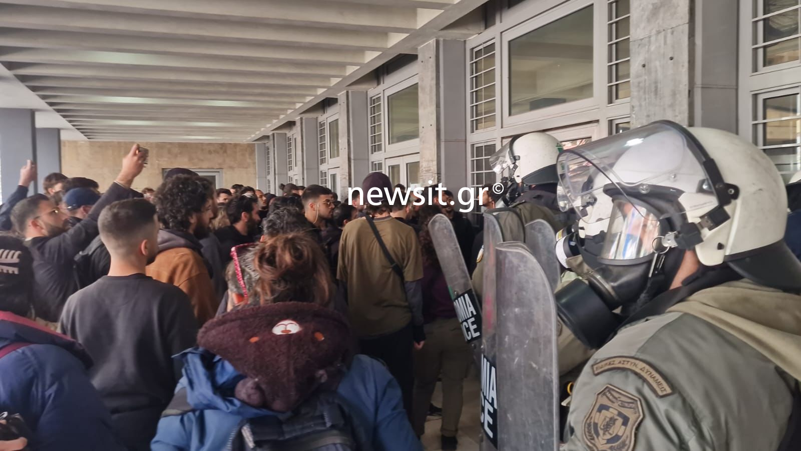 Θεσσαλονίκη: Ελεύθεροι οι 49 συλληφθέντες του ΑΠΘ – Αναβλήθηκε η δίκη τους