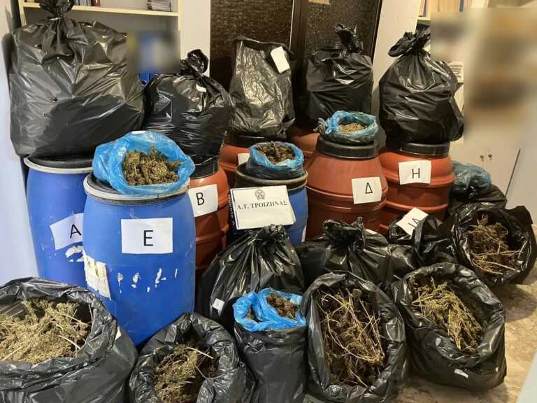 Πάνω από 48 κιλά χασίς βρέθηκαν σε οικόπεδο στην Τροιζήνα, σε βαρέλια και σακούλες