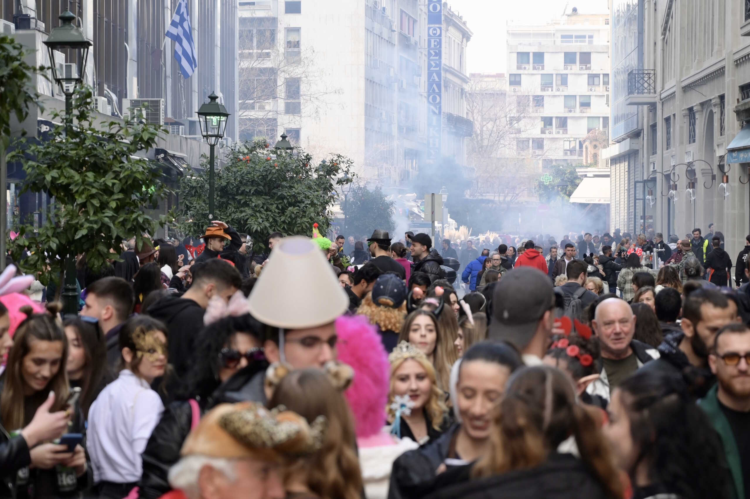 Σε ρυθμούς Τσικνοπέμπτης η Θεσσαλονίκη, δεν πέφτει «καρφίτσα» στα Λαδάδικα