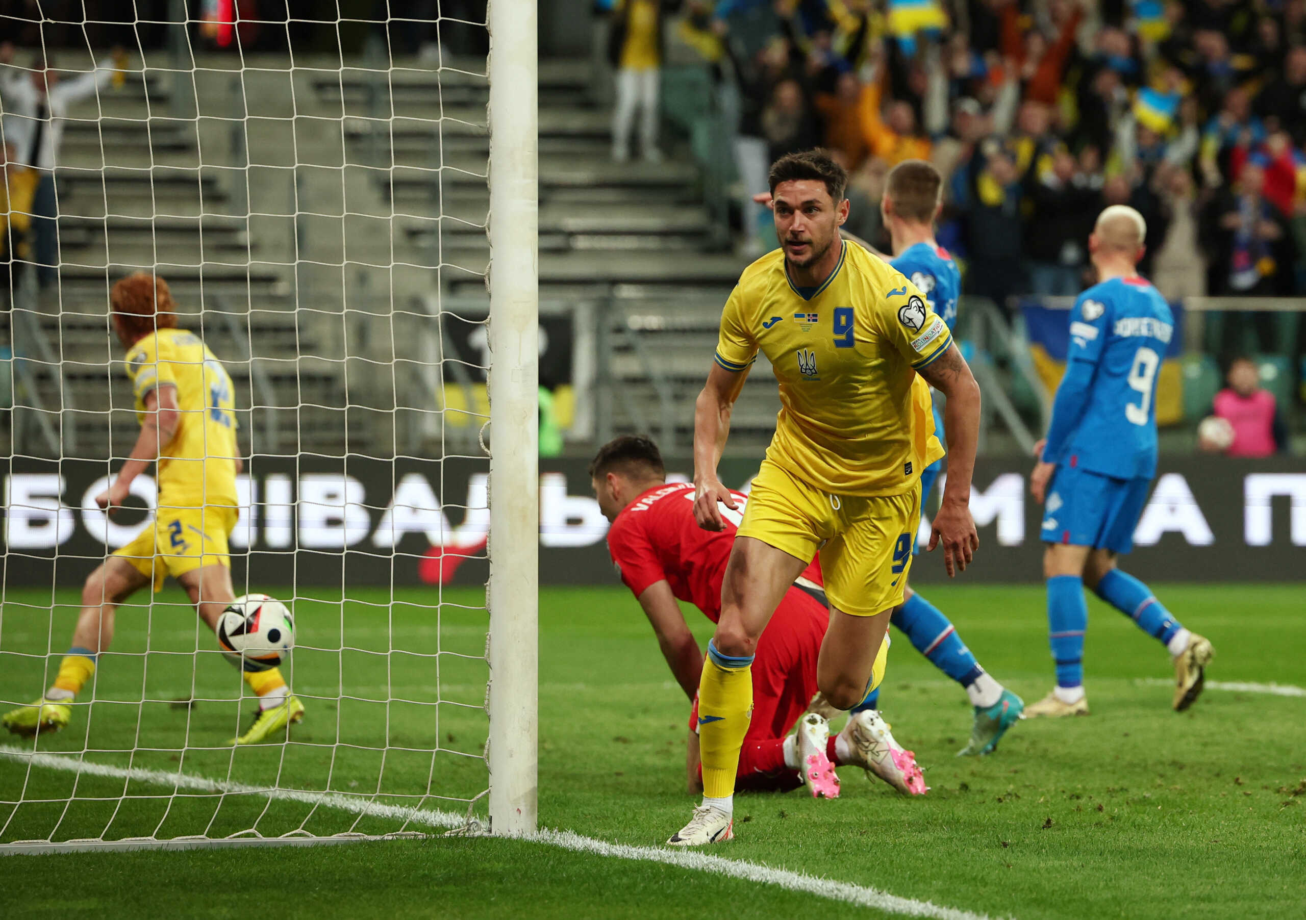 Soccer Football - Euro 2024 Qualifier - Ukraine v Iceland - Stadion Miejski Wroclaw, Wroclaw, Poland - March 26, 2024 Ukraine's Roman Yaremchuk celebrates scoring their first goal before it is disallowed after a VAR review REUTERS
