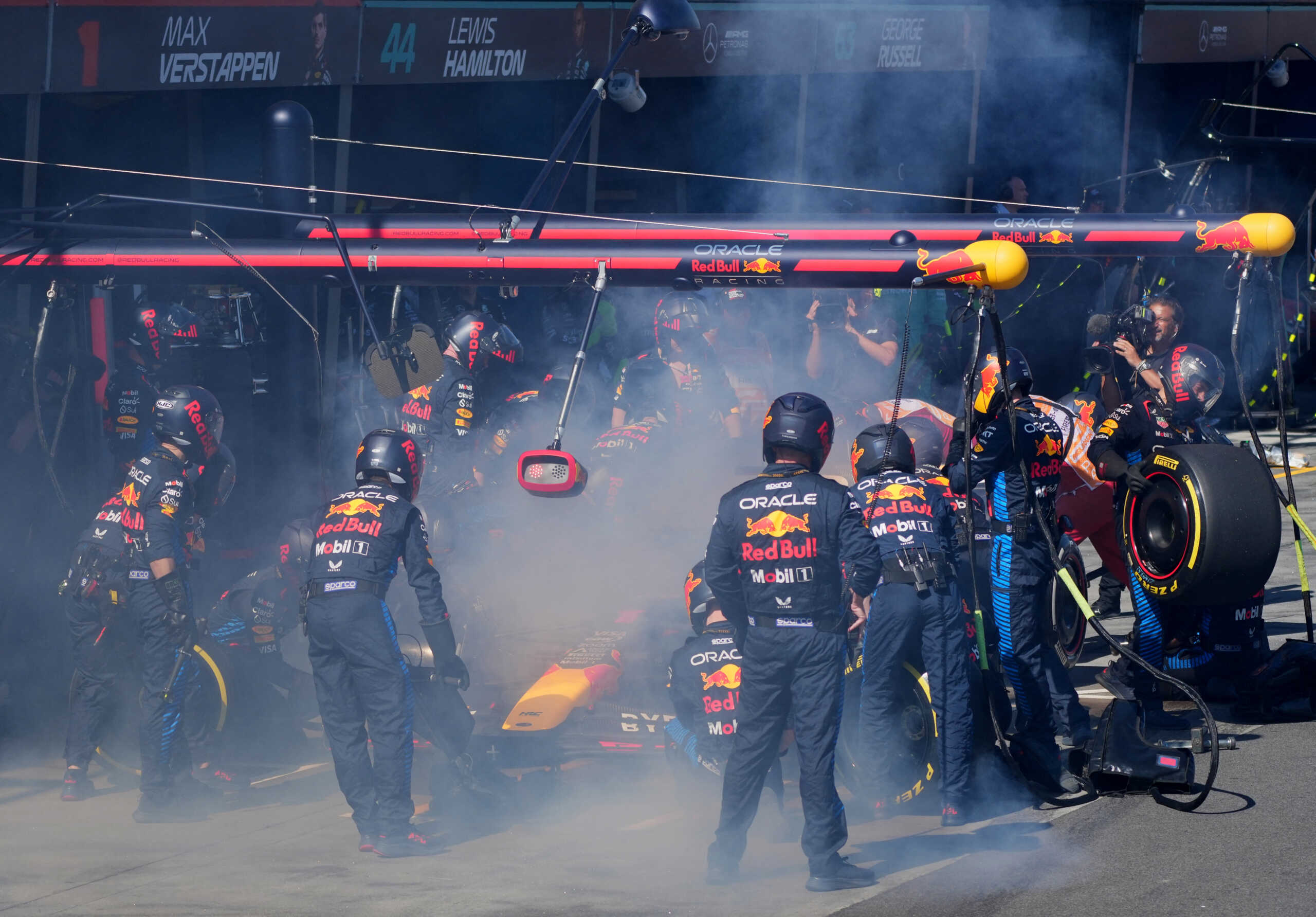 Formula One F1 - Australian Grand Prix - Melbourne Grand Prix Circuit, Melbourne, Australia - March 24, 2024 Red Bull's Max Verstappen returns to the pit stop after retiring from the race due to fire Pool via REUTERS