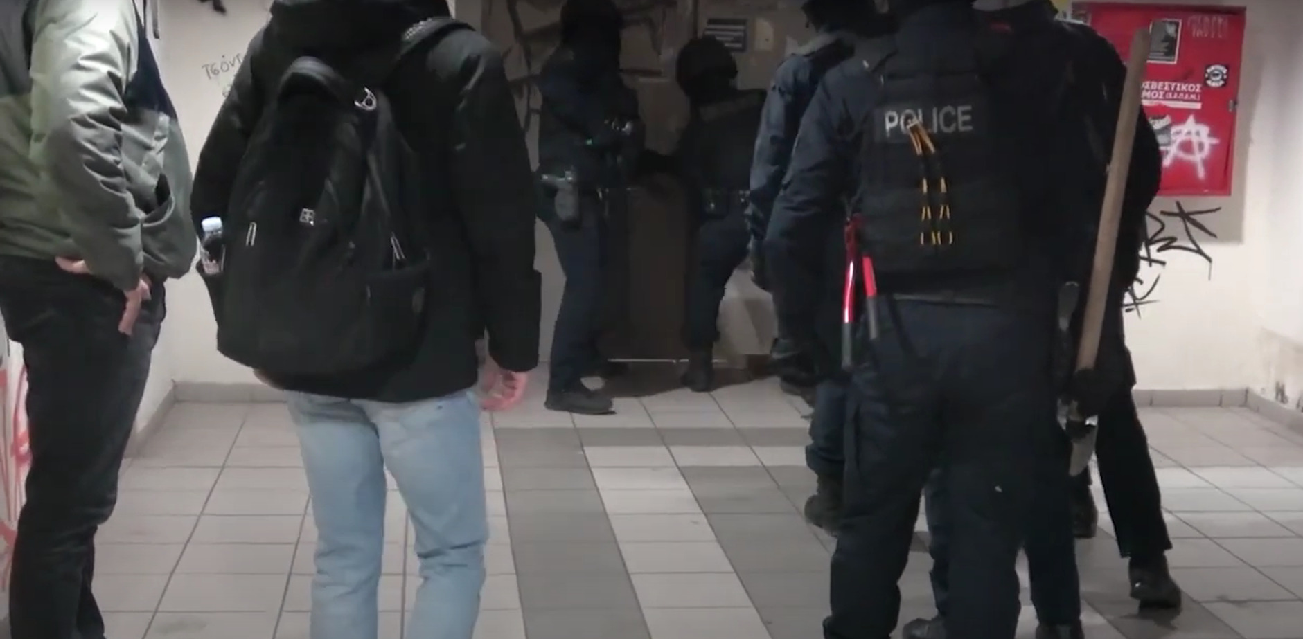 Αποκαλυπτικό βίντεο από την επιχείρηση της Αστυνομίας στην Πανεπιστημιούπολη Ζωγράφου – Συνελήφθησαν οι τρεις προσαχθέντες