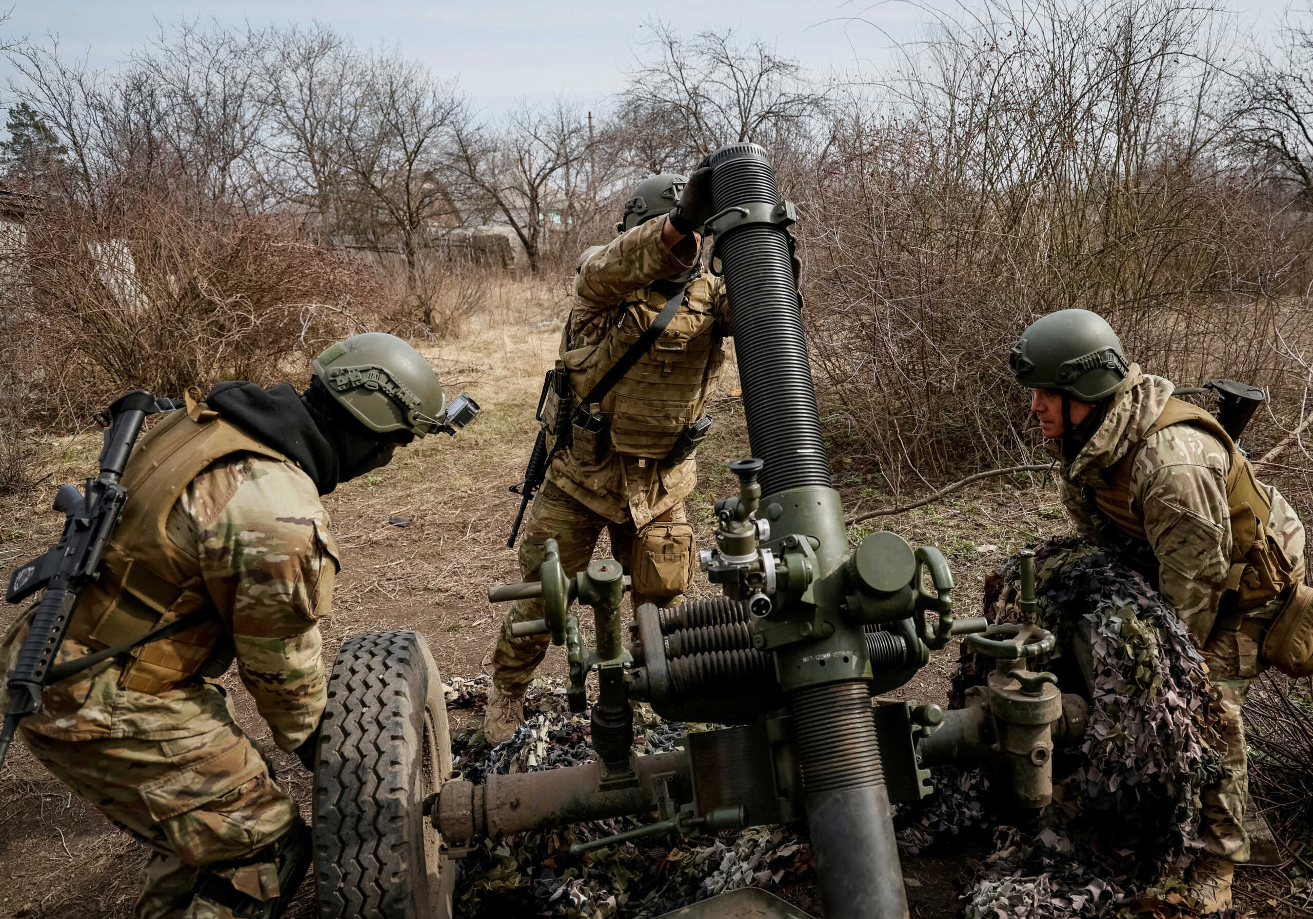 FILE PHOTO: Service members with the Freedom of Russia Legion under the Ukrainian Army prepare to fire a mortar at a Russian military position, as Russia's invasion of Ukraine continues, in Donetsk region, Ukraine, March 21, 2023. REUTERS