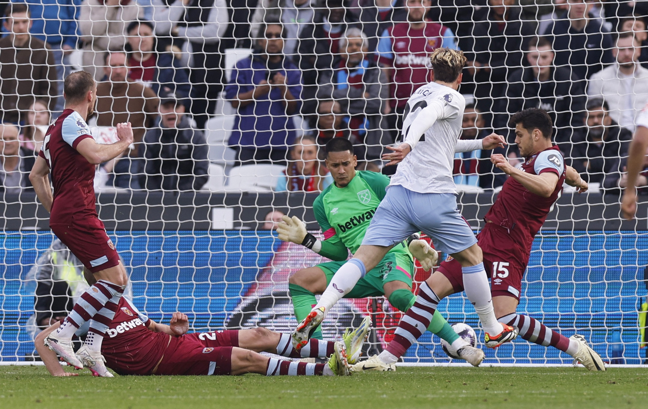 Soccer Football - Premier League - West Ham United v Aston Villa - London Stadium, London, Britain - March 17, 2024 Aston Villa's Nicolo Zaniolo scores their first goal past West Ham United's Alphonse Areola Action Images via Reuters