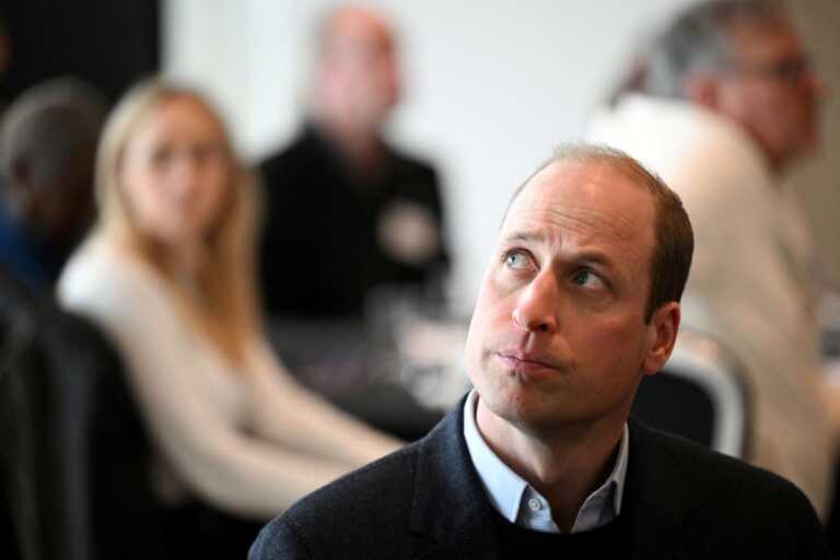 Ο πρίγκιπας Γουίλιαμ θα «συρρικνώσει» τις δημόσιες υποχρεώσεις του για να βρίσκεται στο πλευρό της Κέιτ Μίντλετον