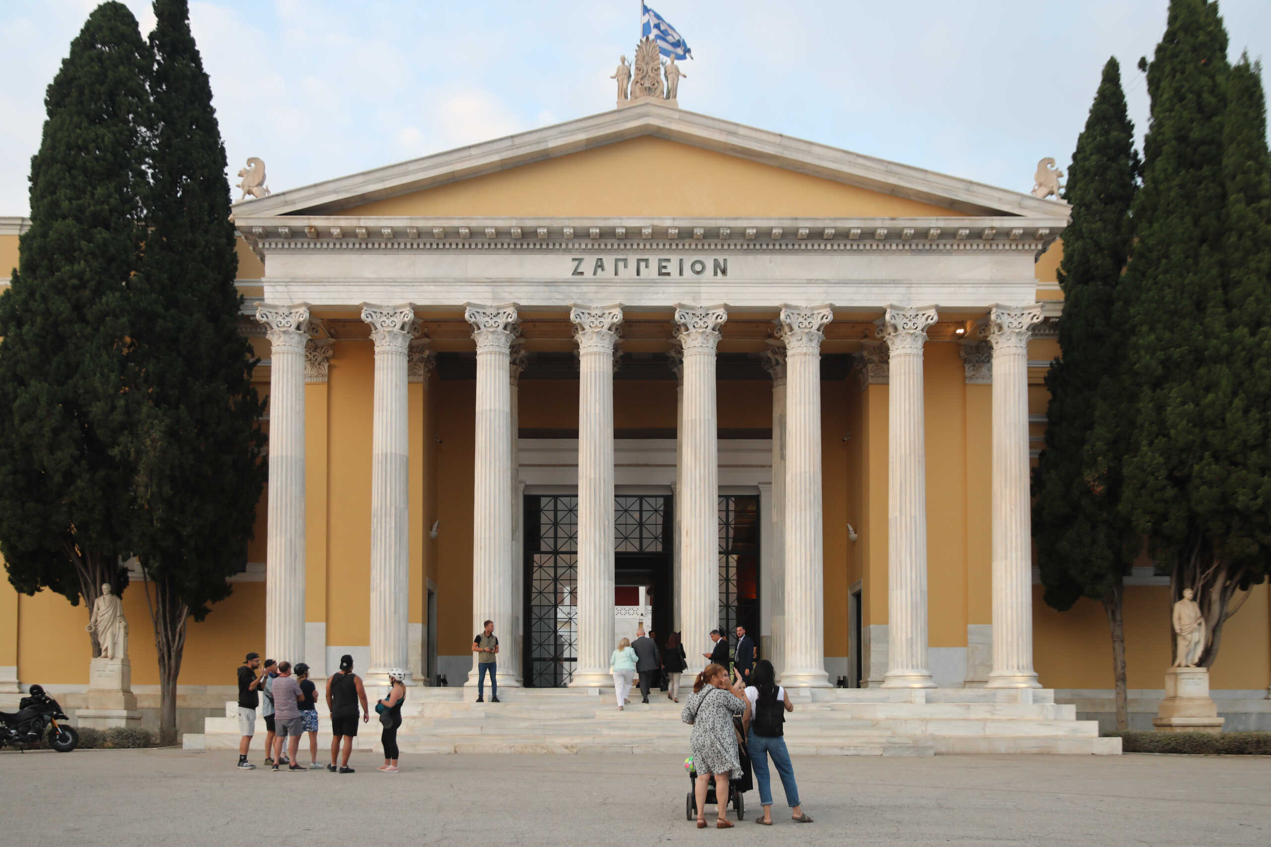 ΖΑΠΠΕΙΟ ΜΕΓΑΡΟ -ΗΜΕΡΑ ΜΝΗΜΗΣ ΕΘΝΙΚΩΝ ΕΥΡΓΕΤΩΝ ΕΚΔΗΛΩΣΗ ΓΙΑ ΤΟΝ ΕΥΑΓΓΕΛΗ ΖΑΠΠΑ . ΤΙΜΗΤΙΚΗ ΔΙΑΚΡΙΣΗ ΣΤΗ ΜΑΡΙΑΝΝΑ ΛΑΤΣΗ ΚΑΙ ΣΤΗ ΕΛΕΥΘΕΡΙΑ ΝΤΕΚΩ  (ΓΙΑΝΝΗΣ ΠΑΝΑΓΟΠΟΥΛΟΣ