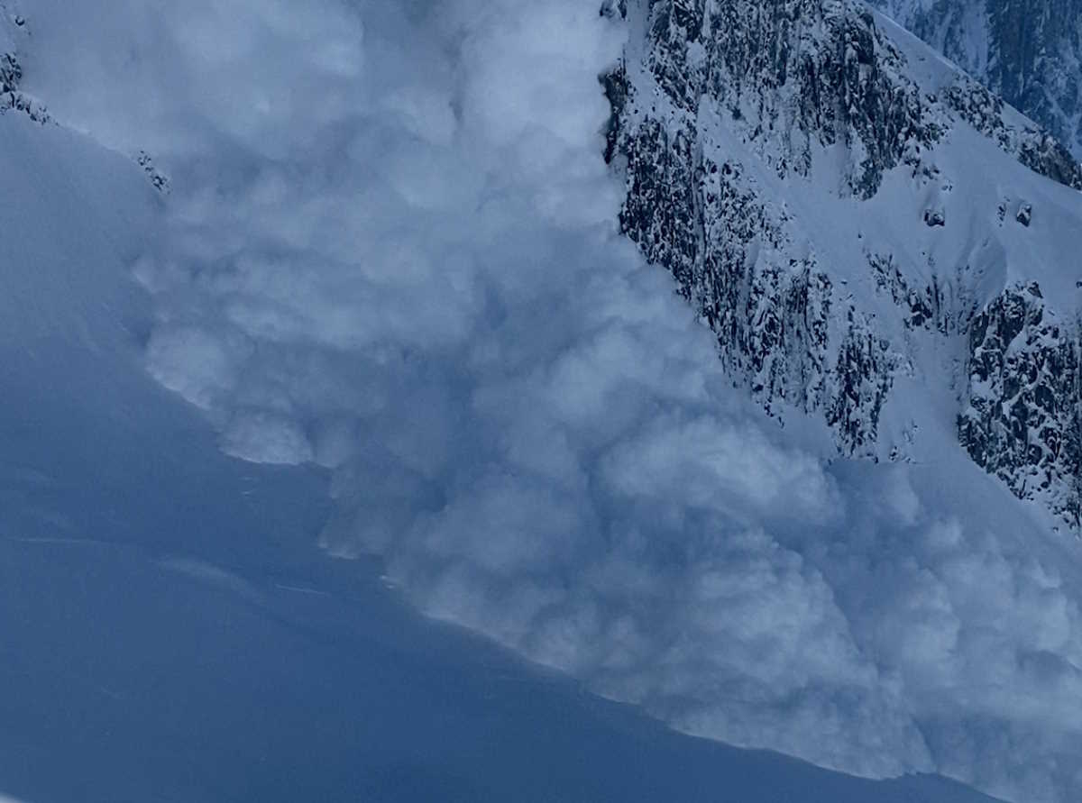 Άλπεις: Χιονοστιβάδα παρέσυρε πολλούς σκιέρ σε χιονοδρομικό της Ελβετίας