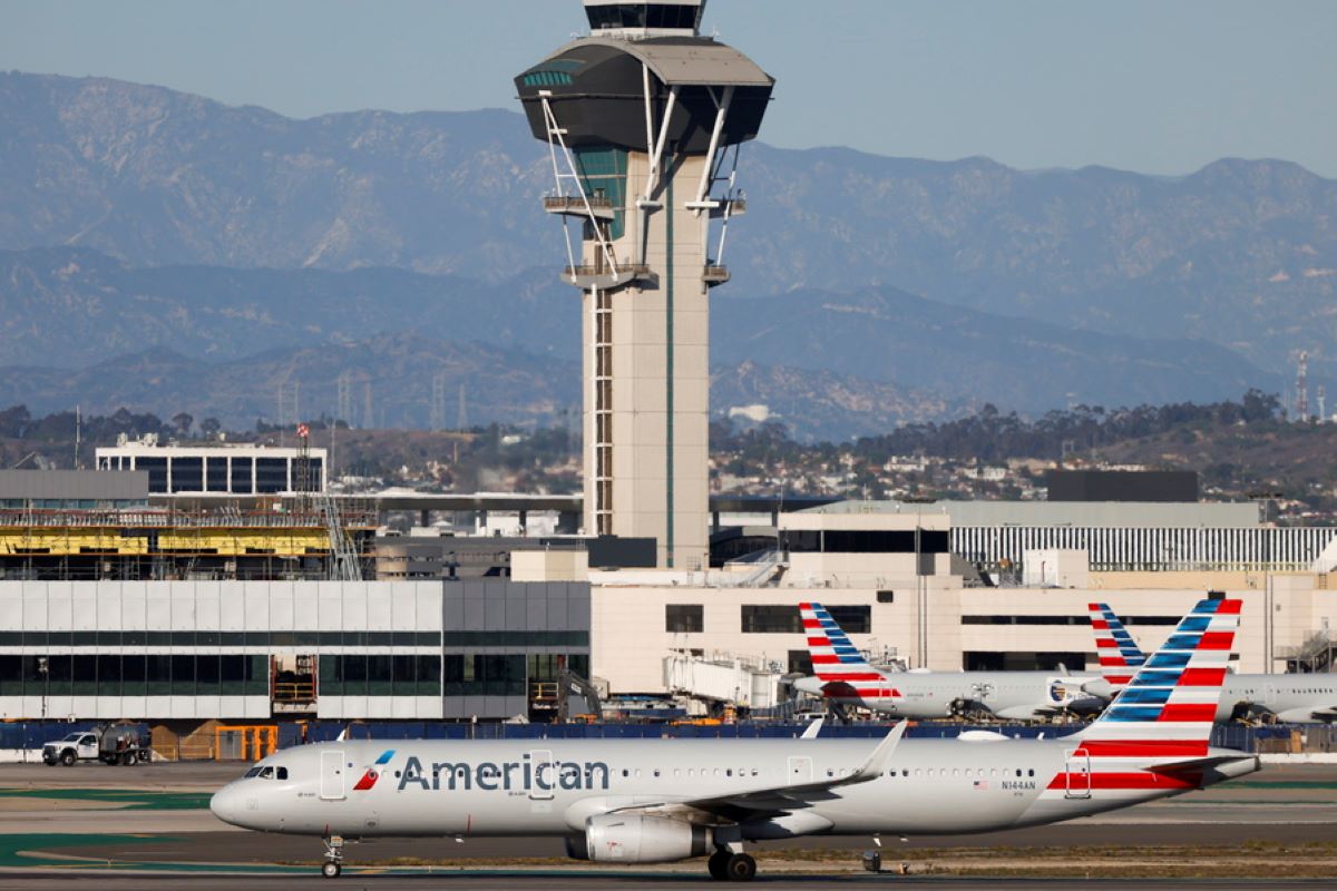 Η American Airlines «μπερδεύει» μια 101χρονη γυναίκα για μωρό – Μηδενίζει την ηλικία της