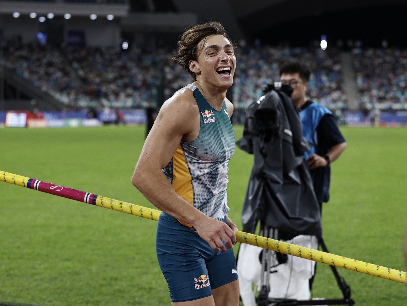 Athletics - Diamond League - Xiamen - Xiamen Egret Stadium, Xiamen, China - April 20, 2024 Sweden's Armand Duplantis celebrates after winning the men's pole vault final and a new world record REUTERS